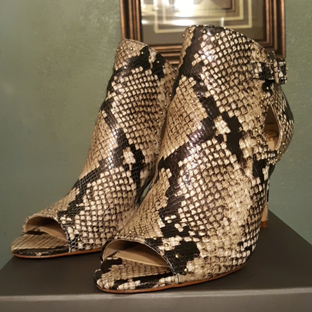 Vince Camuto ...(Shoes - Picture 2 of 6